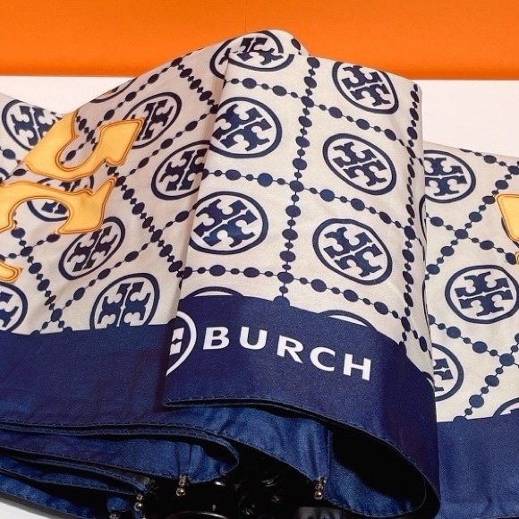 ❤️❤️❤️Tory Burch folding umbrella, blue/white NEW❤️❤️❤️ - Picture 3 of 7